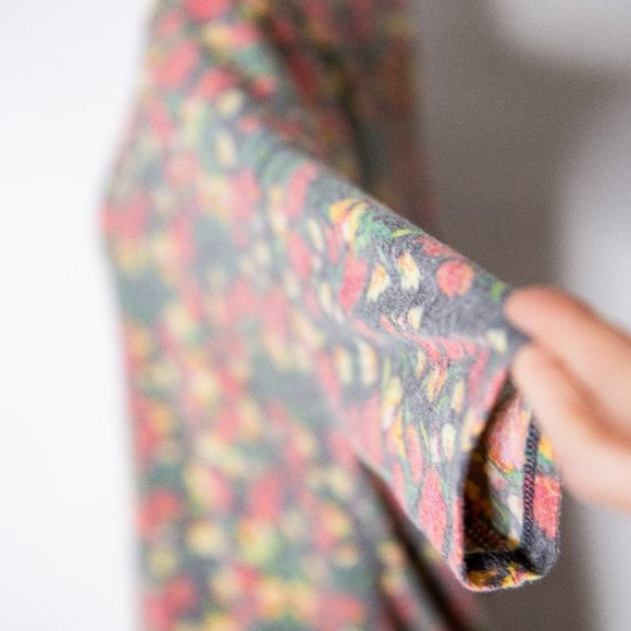 LulaRoe Gray and Floral print tee, Size XXS, Great Condition! - Picture 5 of 10